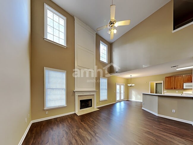 Building Photo - 1029 Chatsworth Ln
