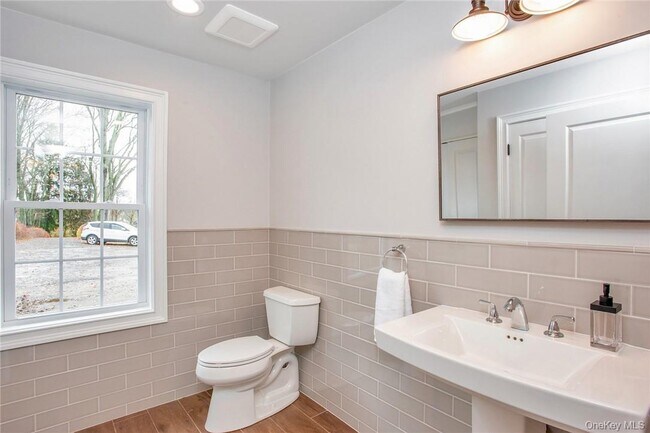 Building Photo - 237 Tomahawk St