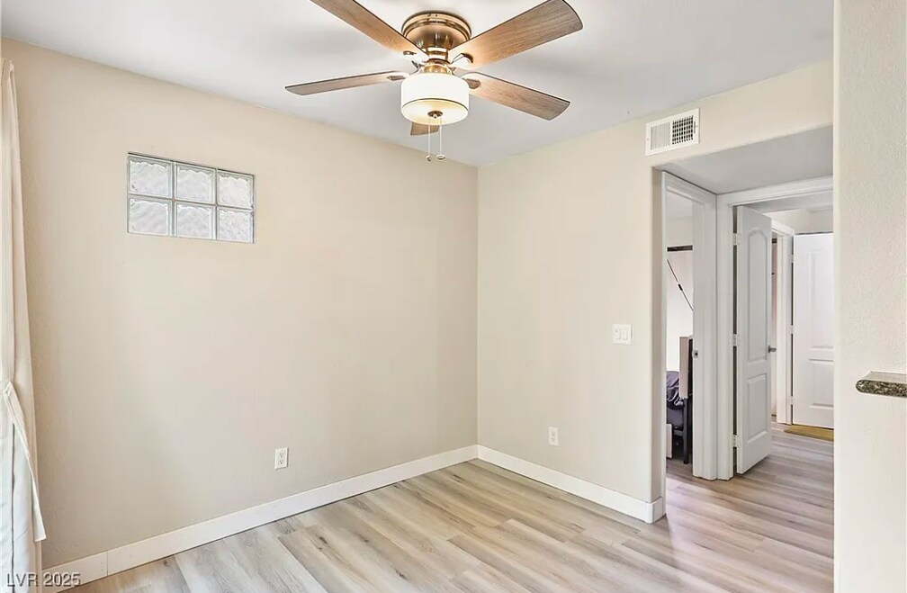 Dining room - 3145 E Flamingo Rd