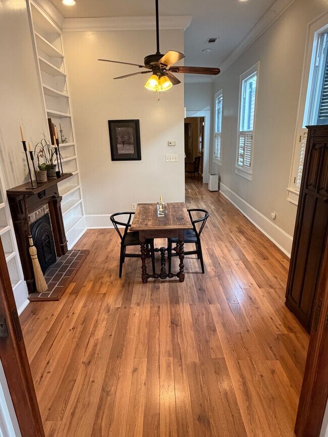 Building Photo - Gorgeous 1BD/1.5BA Uptown