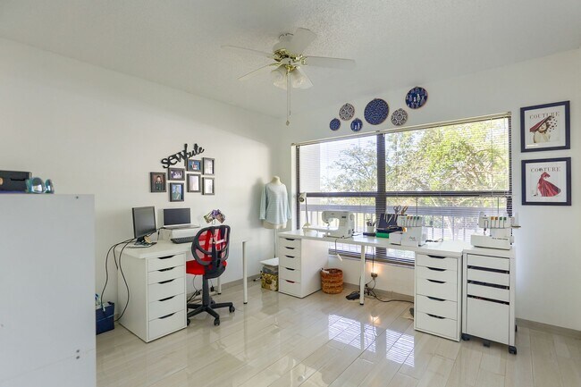 Building Photo - 2/2 UNFURNISHED Condo in Pasadena Cove. Ne...