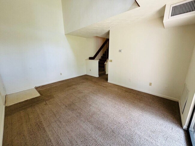 Building Photo - 507 Sunridge Dr