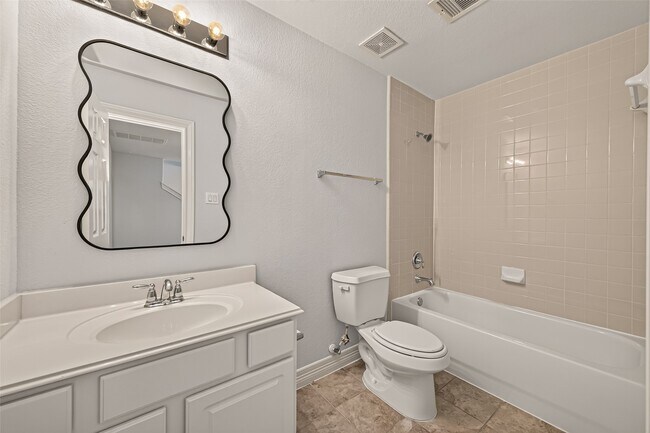 Building Photo - 3308 Clearview Cir