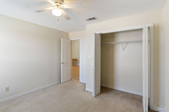 Building Photo - 605 Downhaul Dr