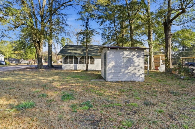 Building Photo - 20 Martha Ave