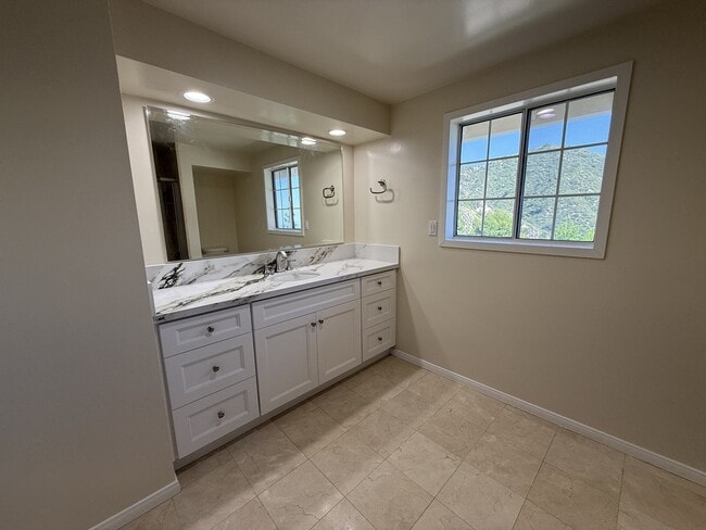 Building Photo - 2716 Ridgepine Dr