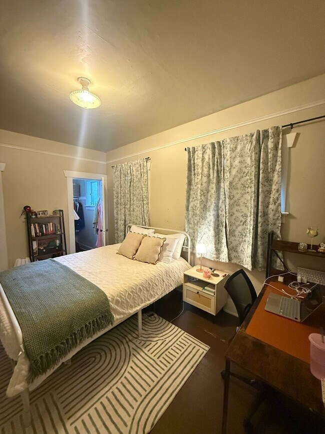 Building Photo - Beautiful 4-Bedroom Home in the Heart of Wallingford