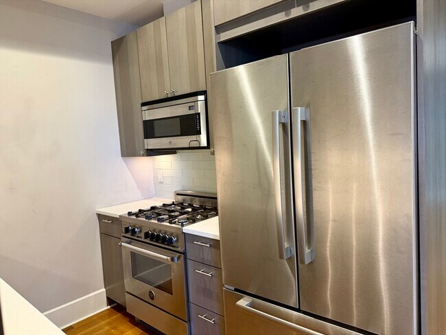 Building Photo - 5 Mohawk St