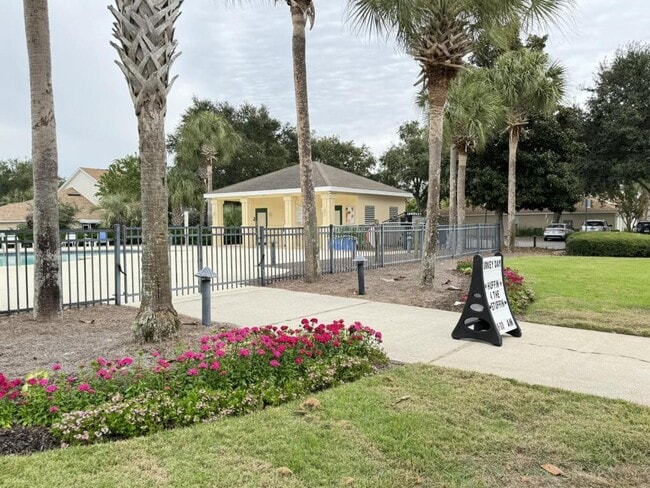 Building Photo - 222 Biltmore Pl