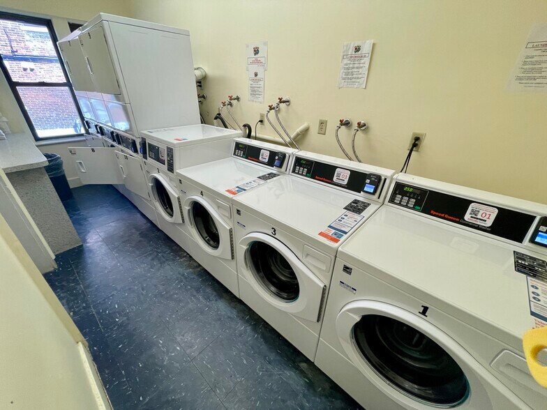 Building Photo - 141 Englewood Ave