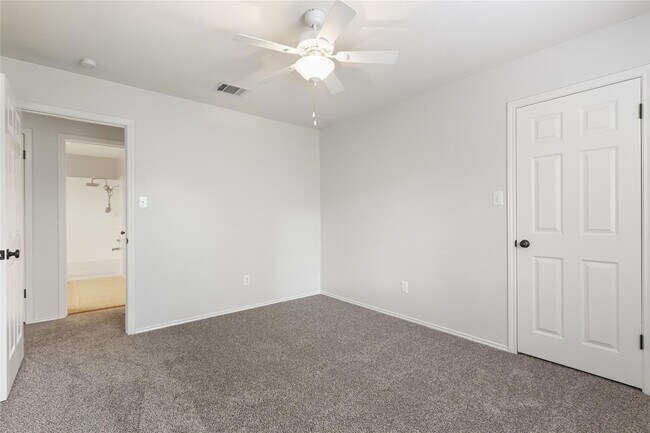Building Photo - 2604 Stenson Dr