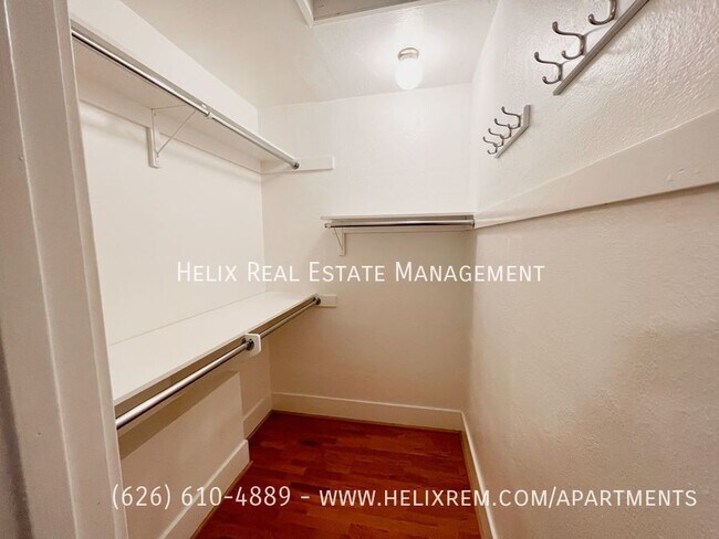 Building Photo - 1417 Grevelia St
