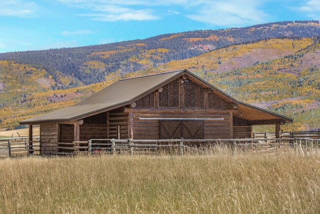 Building Photo - 1330 Larsen Ln