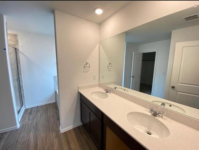 Building Photo - 490 Jack Ryan