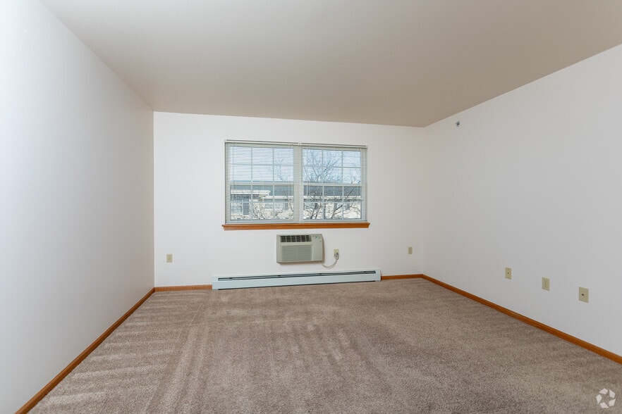 1BR, 1BA - Colonial Manor Apartments