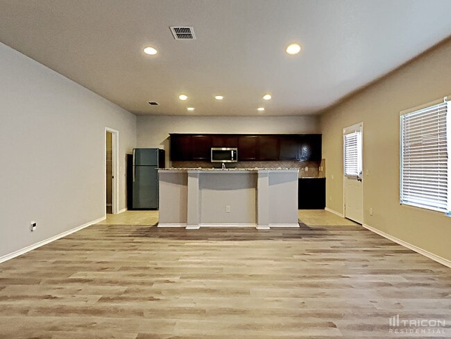Building Photo - 3919 Amber Chase