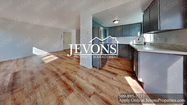 Building Photo - 1722 E 56th St