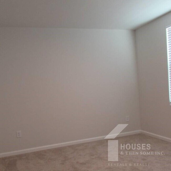 Building Photo - 14 Pine Thicket Dr
