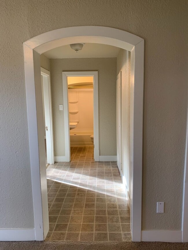 Building Photo - 100 Renton Triplex