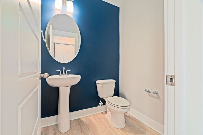 Building Photo - Peaceful Park Circle Retreat