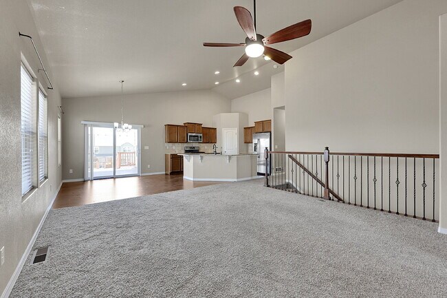 Building Photo - $2,940.95, $300.00 off the first month's rent, 6 Bedrooms, 3 Bathrooms, Single Family Home in Col...