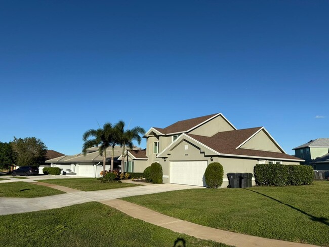 Building Photo - 2400 Seaford Dr