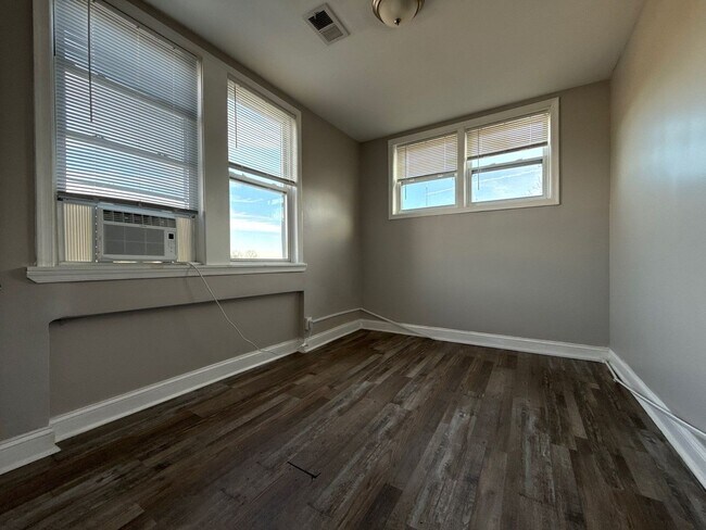 Building Photo - Beautiful Three - Bedroom Home In Baltimore