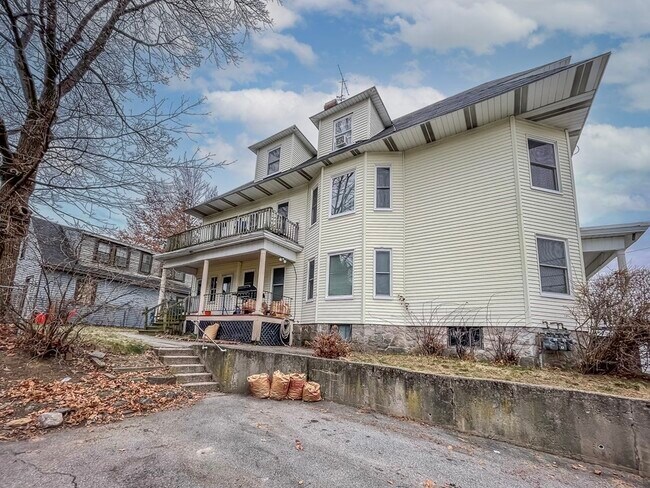 Building Photo - 2 Reservoir Ter