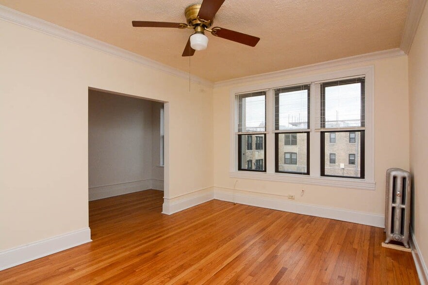 Building Photo - 2704 N Sawyer Ave