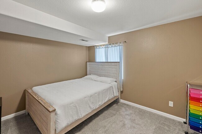 Building Photo - 7356 Coral Ridge Dr