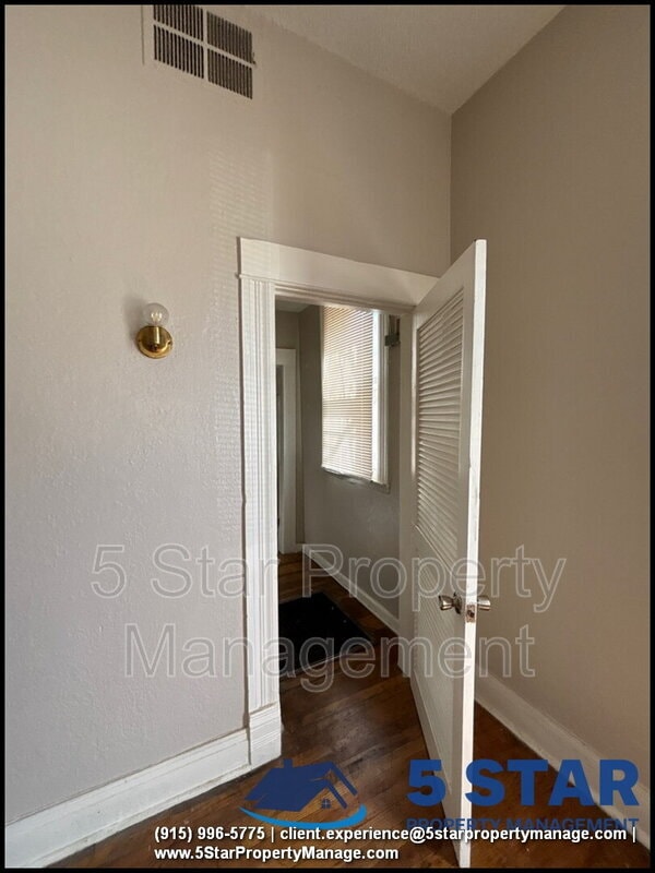 Building Photo - 1114 El Paso St