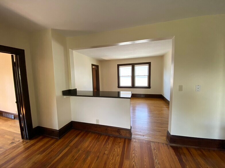 Building Photo - 1745 W 31st Pl