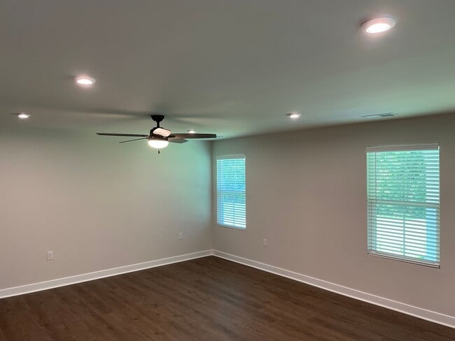 Building Photo - 3 Bedroom 2 Bathroom House In Hickman's Cr...
