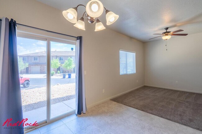 Building Photo - Charming 3 bedroom Townhome. 2 Community Pools!