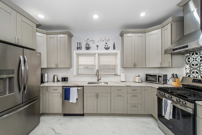 Building Photo - 19 W 27th St