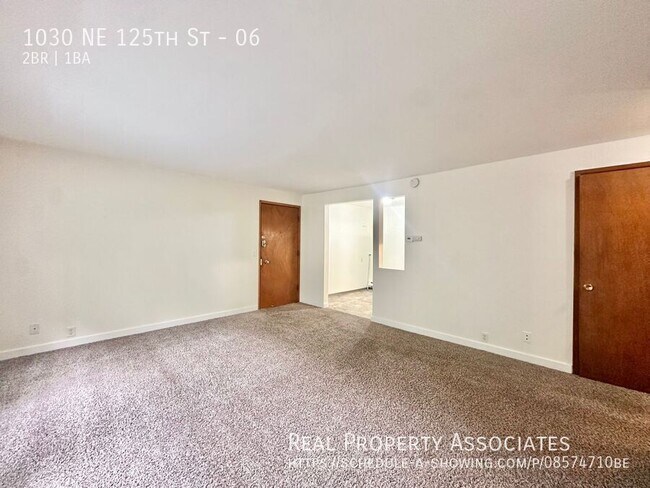 Building Photo - 1030 NE 125th St