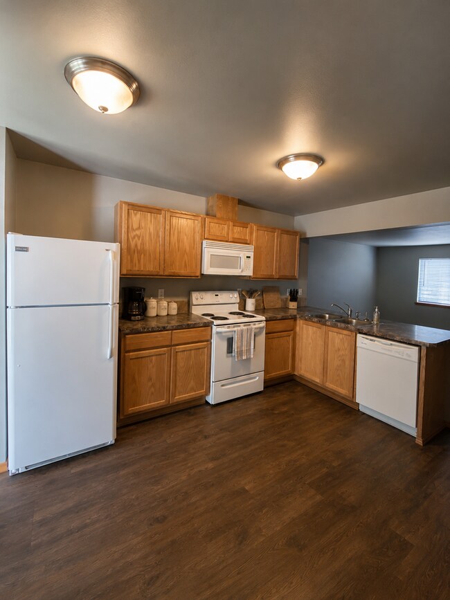 Building Photo - Skip Shared Laundry—Upgrade Your Lifestyle! he Yakima Home You've Been Waiting For.