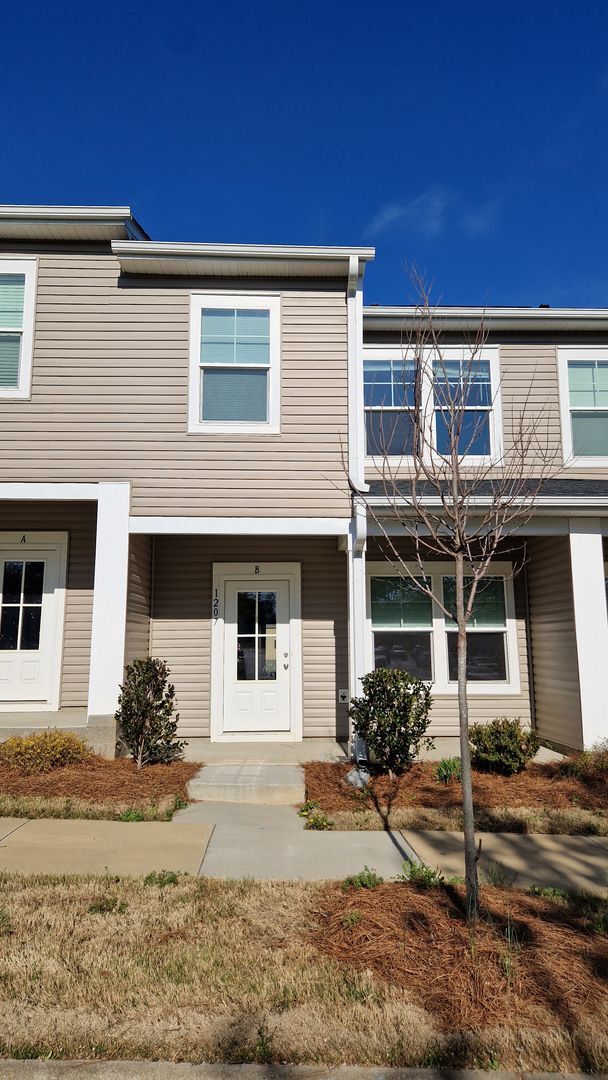Building Photo - Brand New Townhome | 3 BR/2.5BA | 1-Car Garage | Near Downtown Mooresville