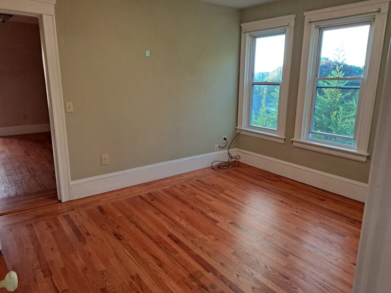 Living room - 16 Harmony Dr