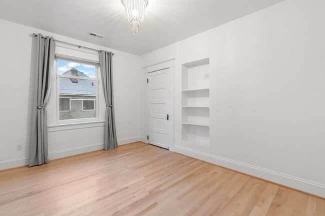 Building Photo - 1516 NW 25th Ave