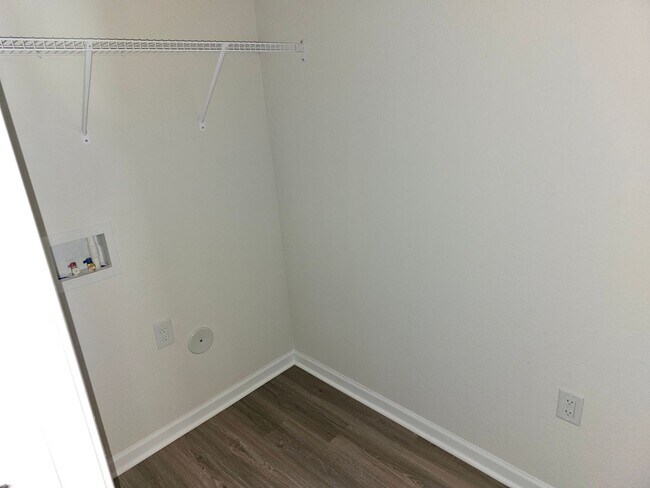Building Photo - 524 Hawley St