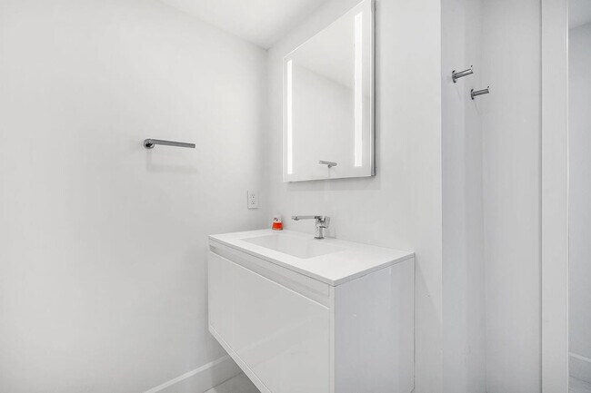 Building Photo - 545 S Fort Lauderdale Beach Blvd