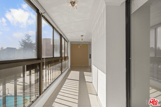 Building Photo - 4477 Wilshire Blvd