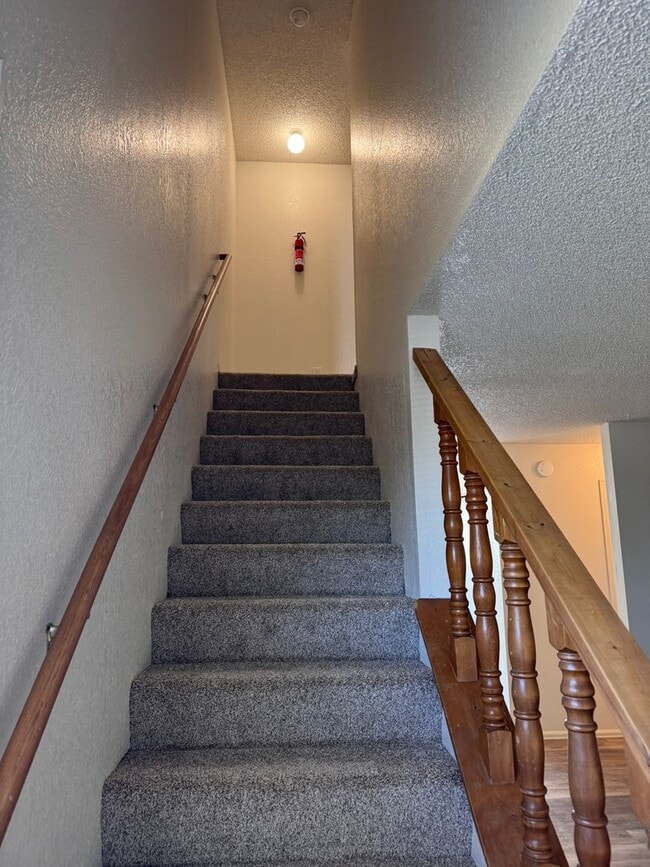 Building Photo - Cute 2 Story, 3Bed, 1.5Bath Townhouse in G...