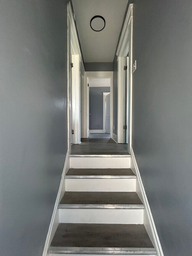 Building Photo - Coming Soon! Section 8 Accepted! Newly Ren...