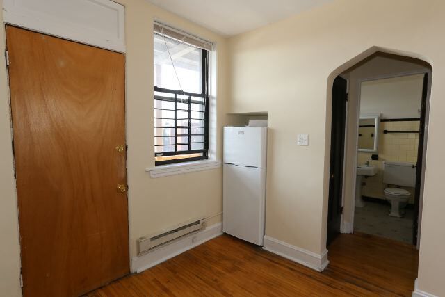 Building Photo - 4337 N Wolcott Ave