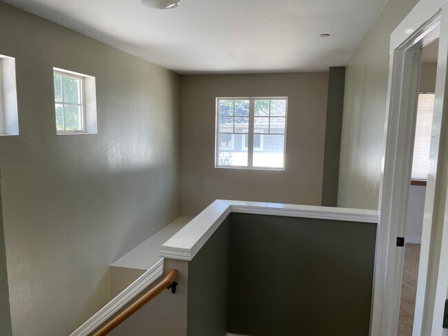 Building Photo - 3 Bedroom DuPont Home for Rent