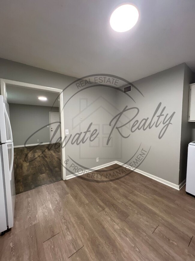 Building Photo - Renovated Two Bedroom Ranch Duplex in Vill...