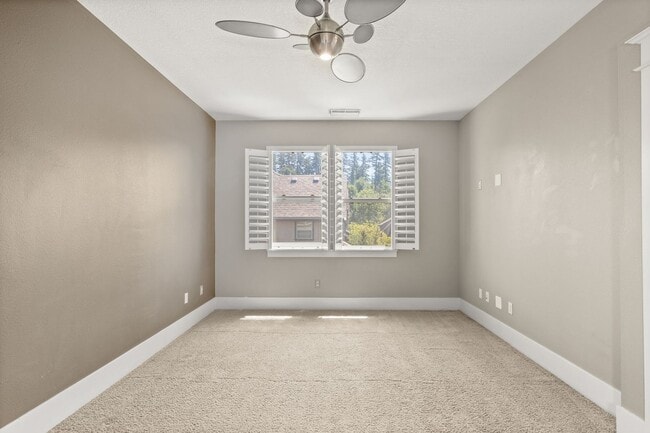 Building Photo - Must See! Luxury Townhome in West Sylvan Hills - Clubhouse/Pool/Garage!