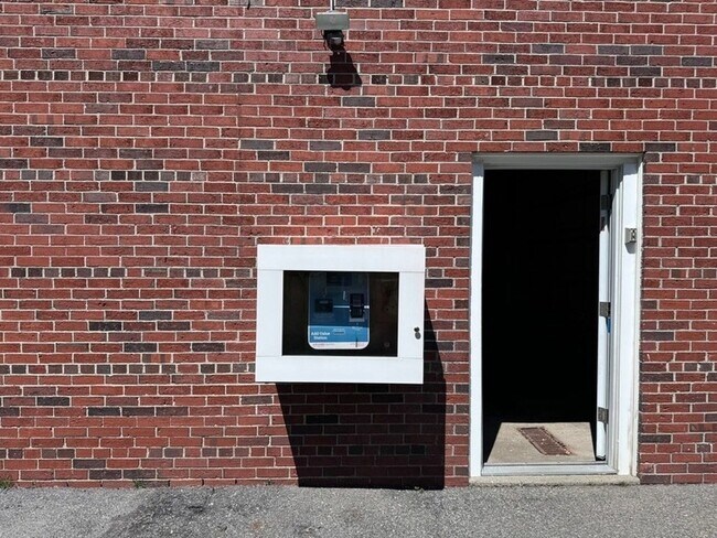 Building Photo - 2 Old Colony Ln